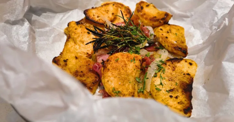 découvrez comment cuisiner la pomme de terre vitelotte, une variété originale à la chair violette, pour des recettes savoureuses et colorées.