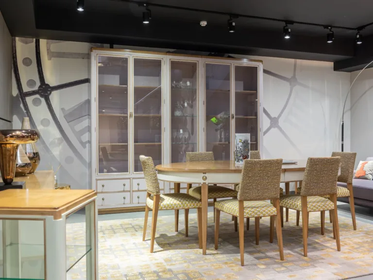 vitrine dans une salle à manger