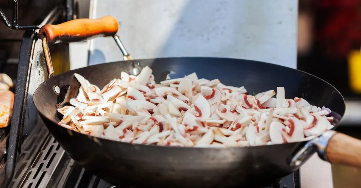 découvrez comment cuisiner les trompettes de la mort, ces champignons noirs au goût unique, avec des recettes simples et savoureuses pour sublimer vos plats.