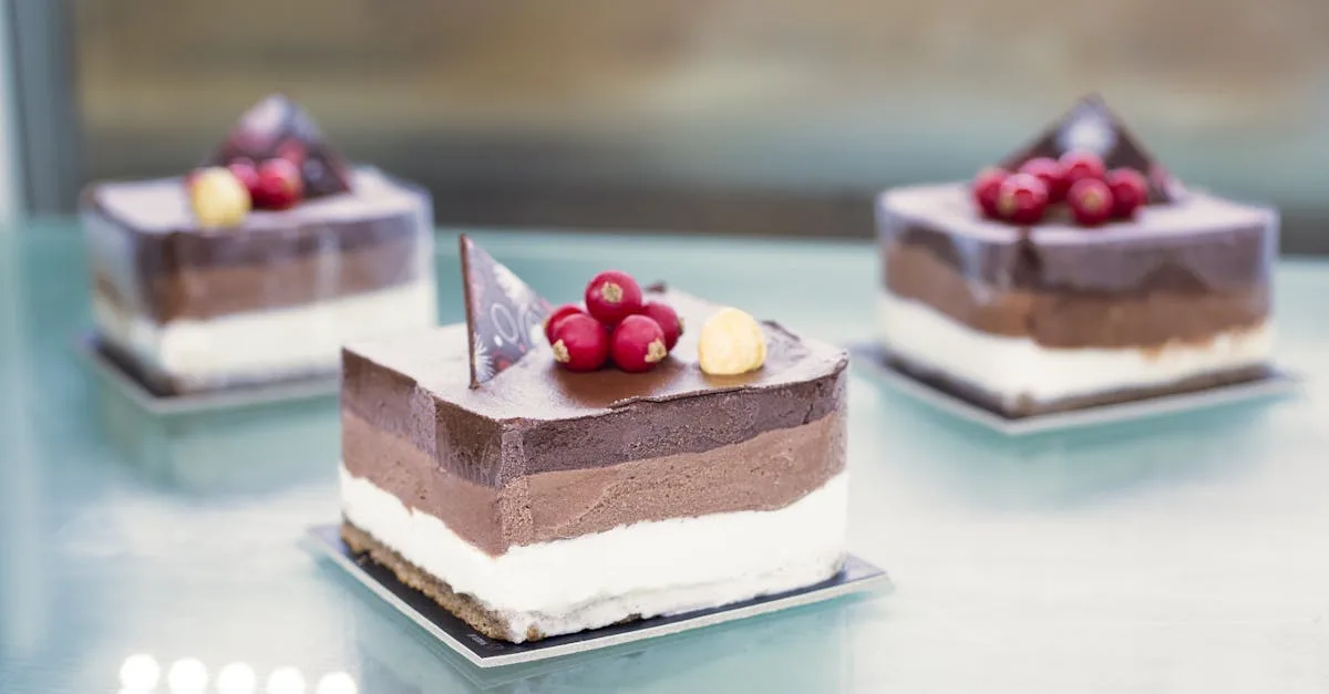 découvrez notre recette onctueuse de mousse au chocolat, un dessert léger et gourmand qui ravira vos papilles.