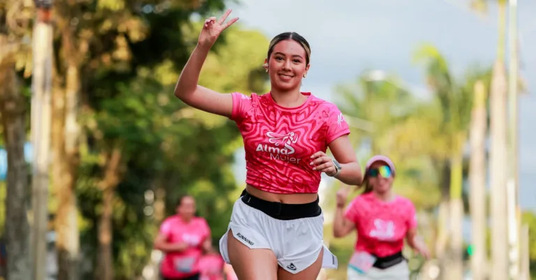 participez à la color run, une course fun et festive où éclaboussures de couleurs et bonne humeur sont au rendez-vous. un événement idéal pour toute la famille !