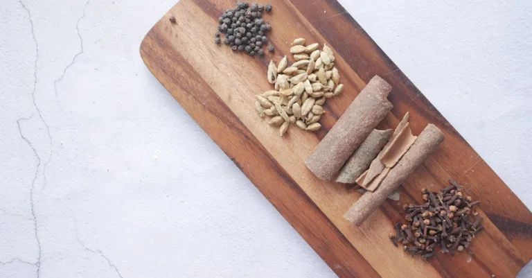 découvrez les épices essentielles pour sublimer toutes vos recettes et apporter saveur et arôme à votre cuisine.