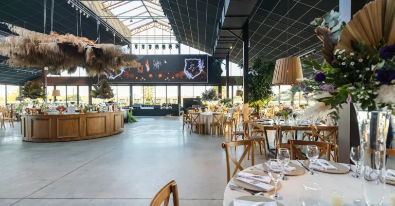 découvrez notre lieu d'événements idéal pour vos réceptions, conférences et célébrations. un espace polyvalent et adapté à toutes vos occasions.