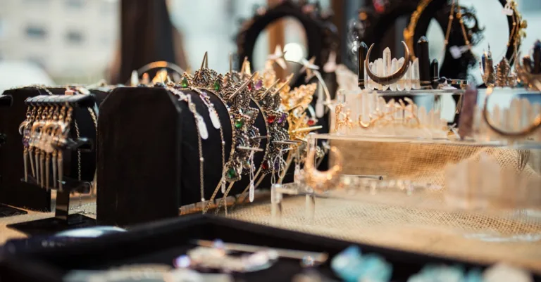 découvrez notre collection élégante de bijoux, alliant style et qualité pour sublimer toutes vos occasions.