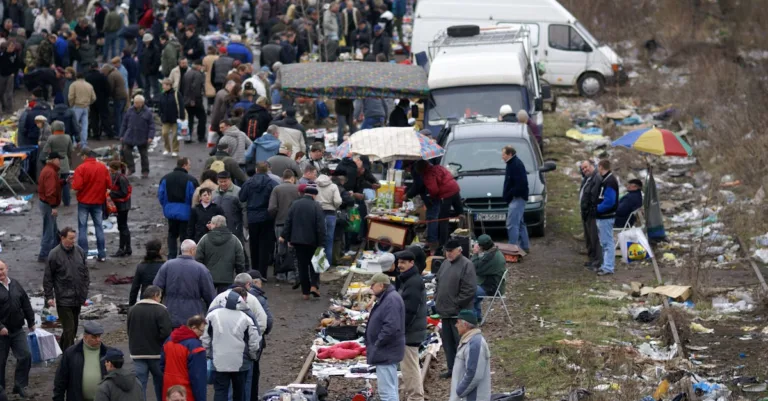 découvrez les meilleurs marchés aux puces pour chiner des trésors uniques, des antiquités et des objets vintage à prix abordables.