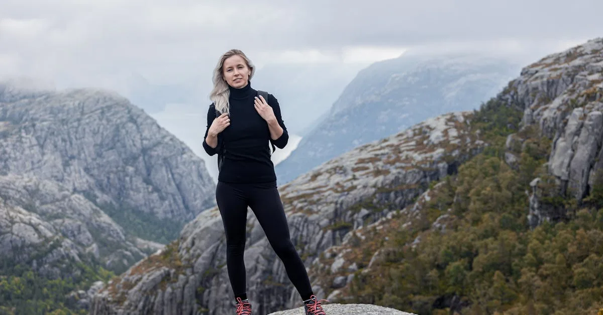 découvrez preikestolen, la célèbre falaise norvégienne offrant des vues panoramiques spectaculaires sur le fjord de lysefjord, idéale pour les amateurs de randonnée et de nature.