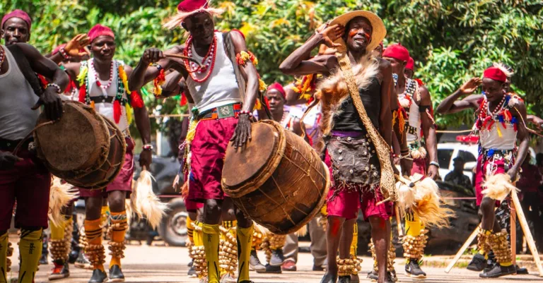 découvrez la chikwangue, une spécialité culinaire africaine à base de manioc fermenté, idéale pour accompagner vos plats traditionnels.