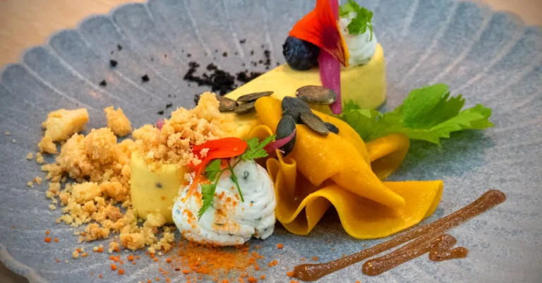 découvrez la gastronomie normande, riche en saveurs authentiques et produits du terroir, alliant tradition et modernité pour une expérience culinaire unique.