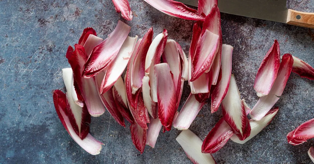 découvrez comment cuisiner les endives rapidement et facilement avec une cocotte-minute pour des plats savoureux et fondants.