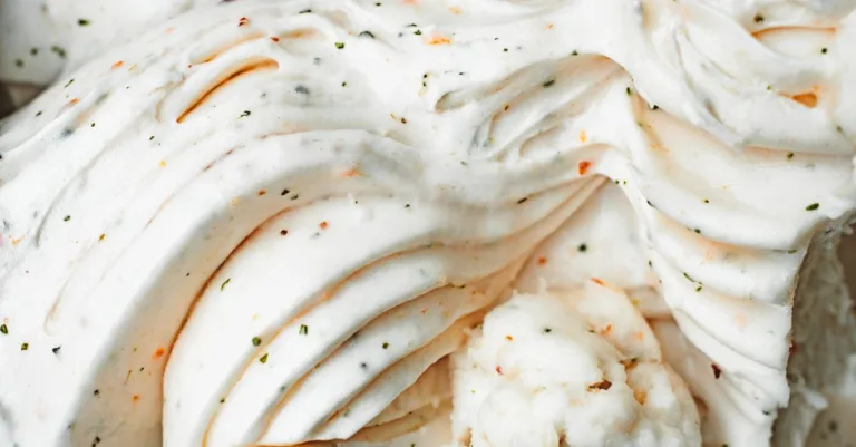 découvrez la stracciatella fumée, une délicieuse variation de ce fromage italien crémeux avec une touche subtile de fumé, parfaite pour sublimer vos plats.