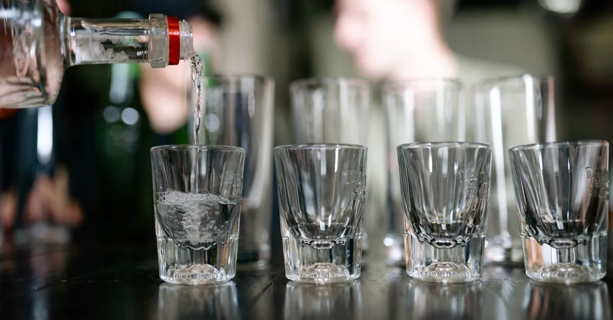 découvrez notre tableau des doses d’alcool pour consommer de manière responsable et connaître les quantités recommandées selon les types de boissons alcoolisées.