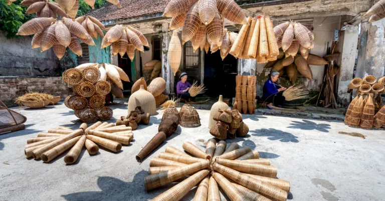 découvrez l'artisanat d'exception avec nos artisans passionnés, experts dans la création de pièces uniques alliant savoir-faire traditionnel et innovation.