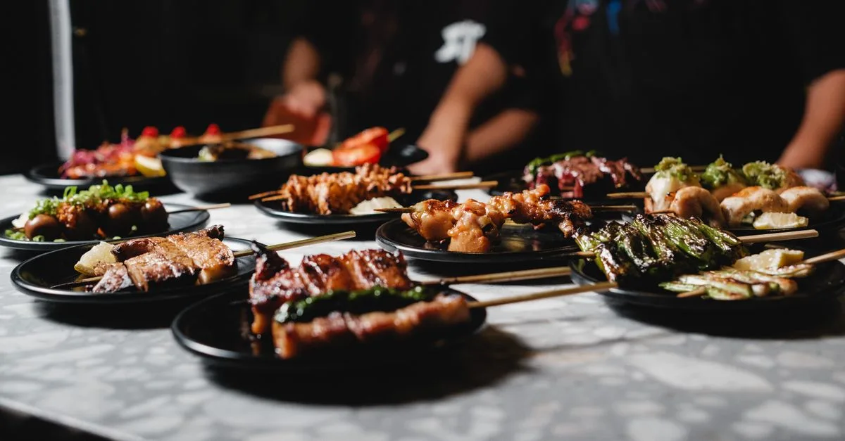 découvrez des brochettes apéritives sans cuisson, rapides et faciles à préparer pour un apéritif gourmand et frais.