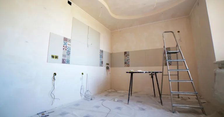 estimation du coût de rénovation : obtenez une évaluation précise et détaillée pour planifier efficacement vos travaux de rénovation.