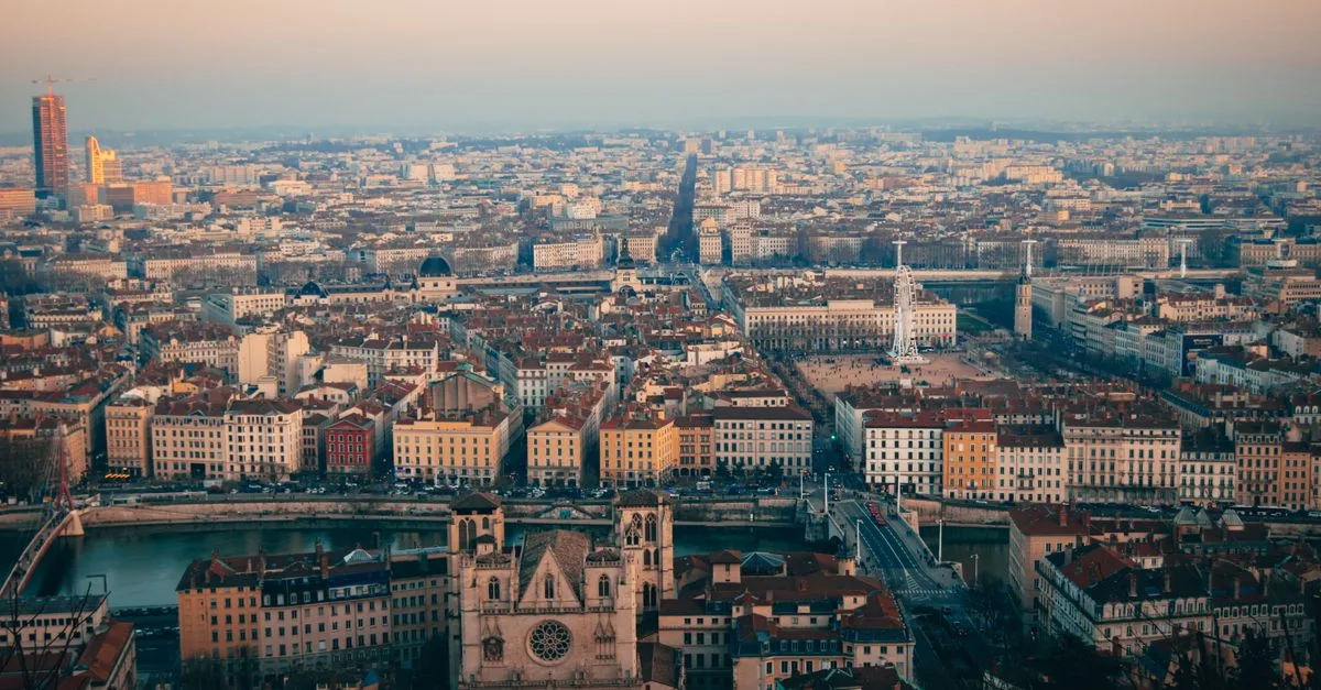 trouver un artisan fiable à lyon pour tous vos travaux de rénovation, construction et réparation. services professionnels et de qualité près de chez vous.