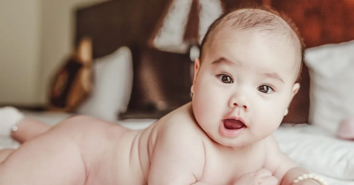 découvrez notre sélection d'articles essentiels pour bébé : vêtements, accessoires, jouets et soins pour accompagner tout en douceur la croissance de votre enfant.