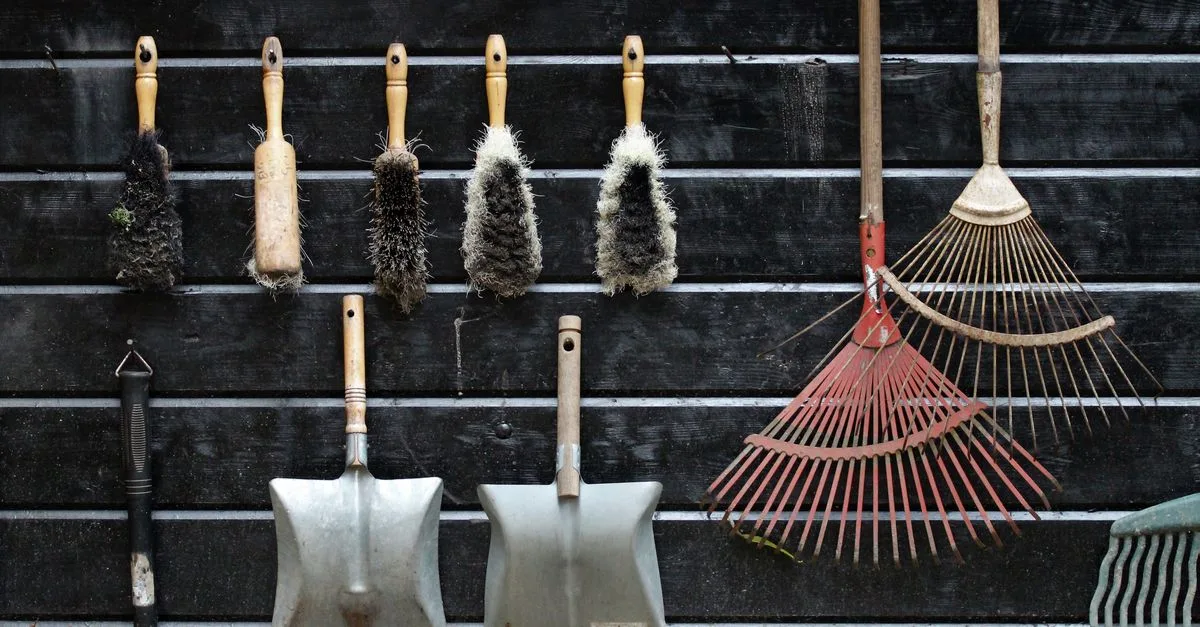 obtenez un devis personnalisé pour l'entretien de votre jardin. services professionnels pour un espace extérieur propre et bien entretenu.