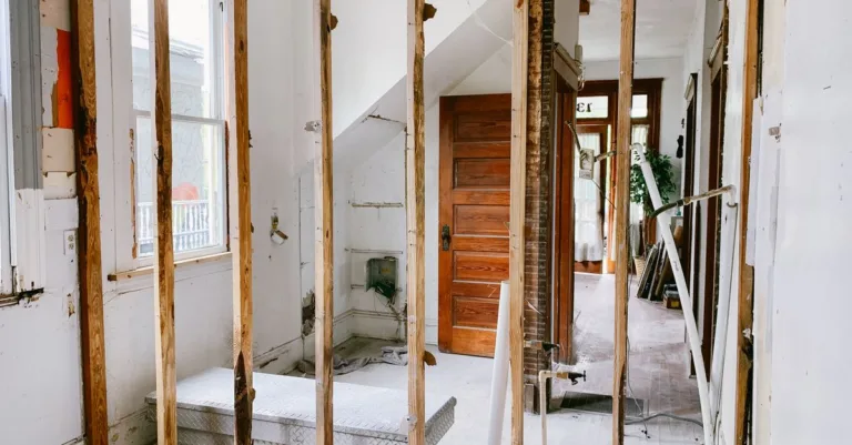 découvrez nos services de rénovation de maison pour transformer votre intérieur et valoriser votre habitat avec des solutions sur mesure et de qualité.