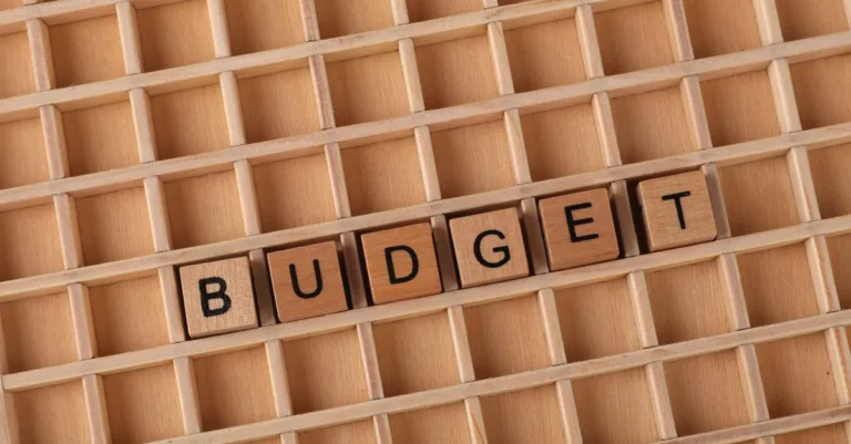 découvrez comment gérer efficacement votre budget de rénovation pour réaliser vos projets sans dépasser vos limites financières.