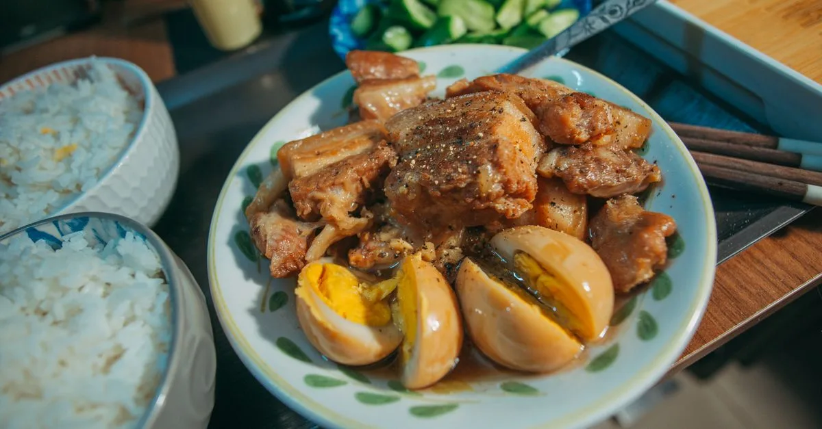 découvrez le temps de cuisson idéal de la poitrine de porc selon son épaisseur pour obtenir une viande tendre et savoureuse.