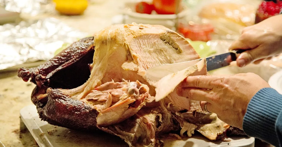 découvrez le temps et la température idéals pour cuire une cuisse de dinde tendre et savoureuse, au four ou selon votre méthode de cuisson.